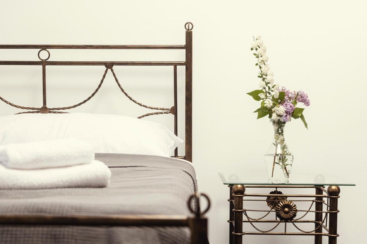 Hotel Ostende Chocerady エクステリア 写真