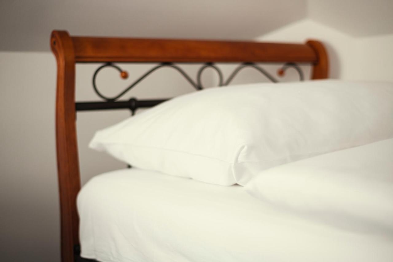 Hotel Ostende Chocerady エクステリア 写真