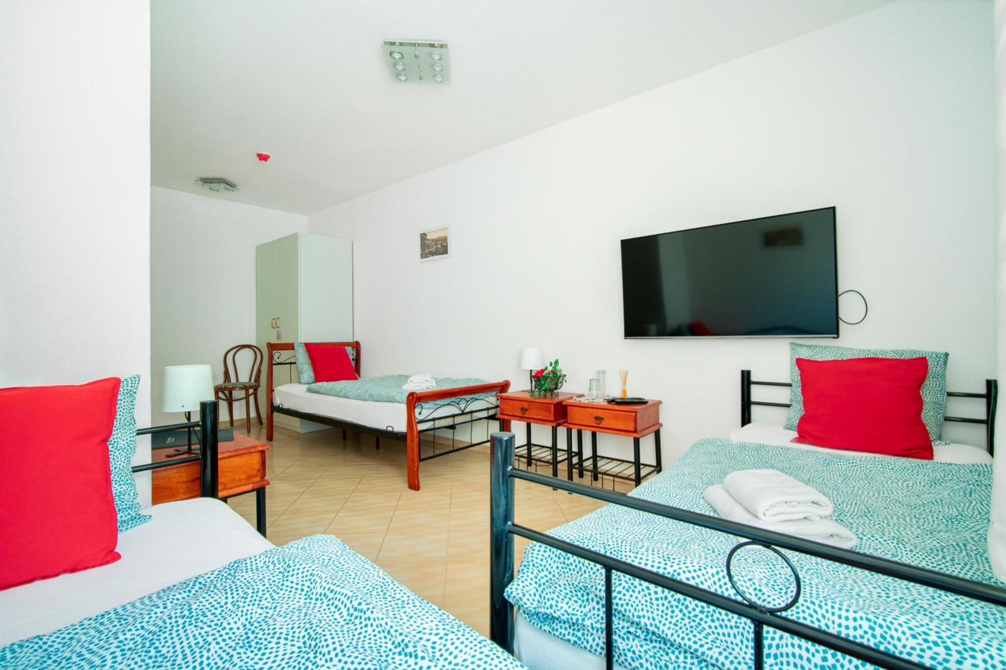 Hotel Ostende Chocerady エクステリア 写真