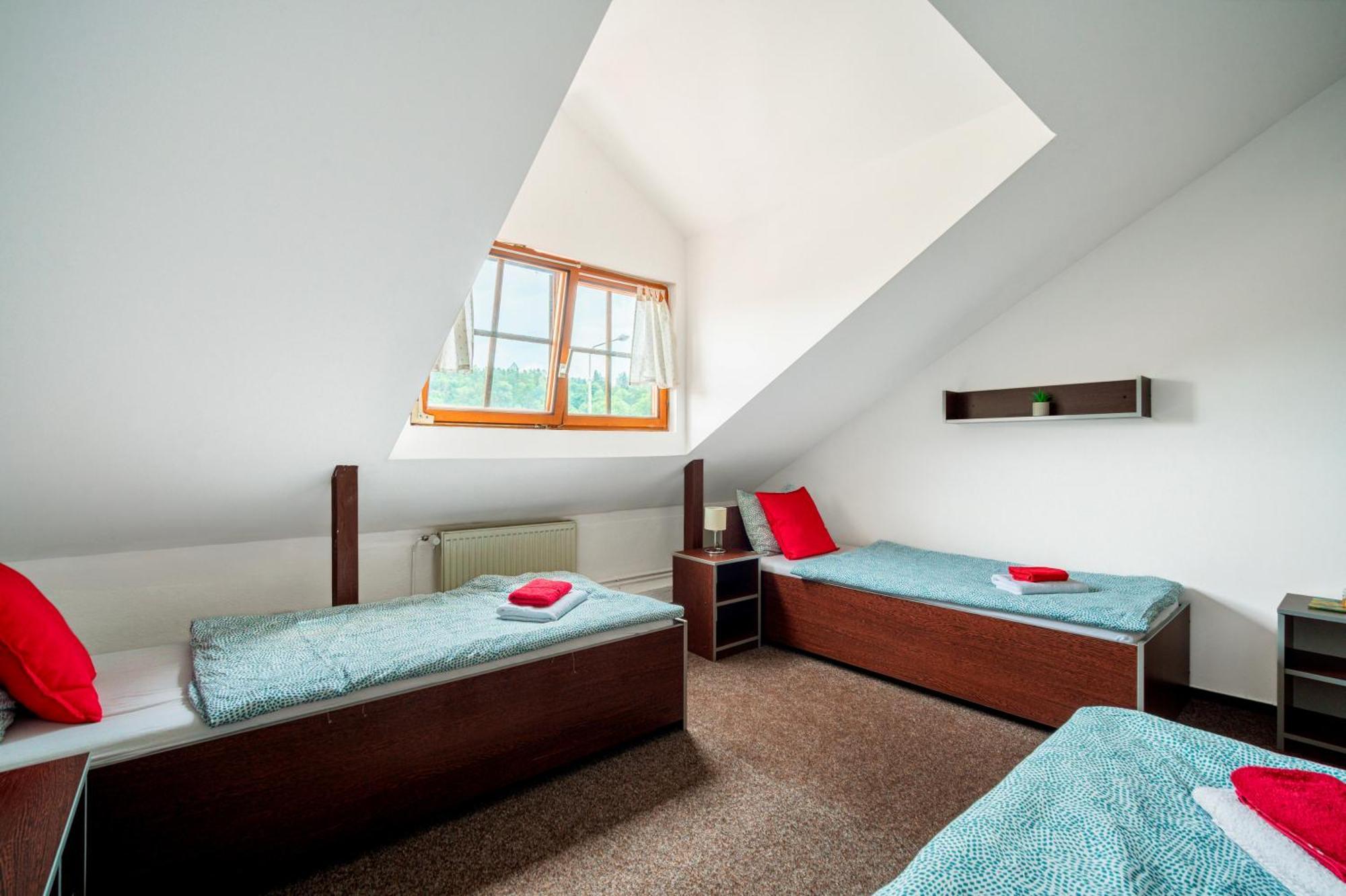Hotel Ostende Chocerady エクステリア 写真