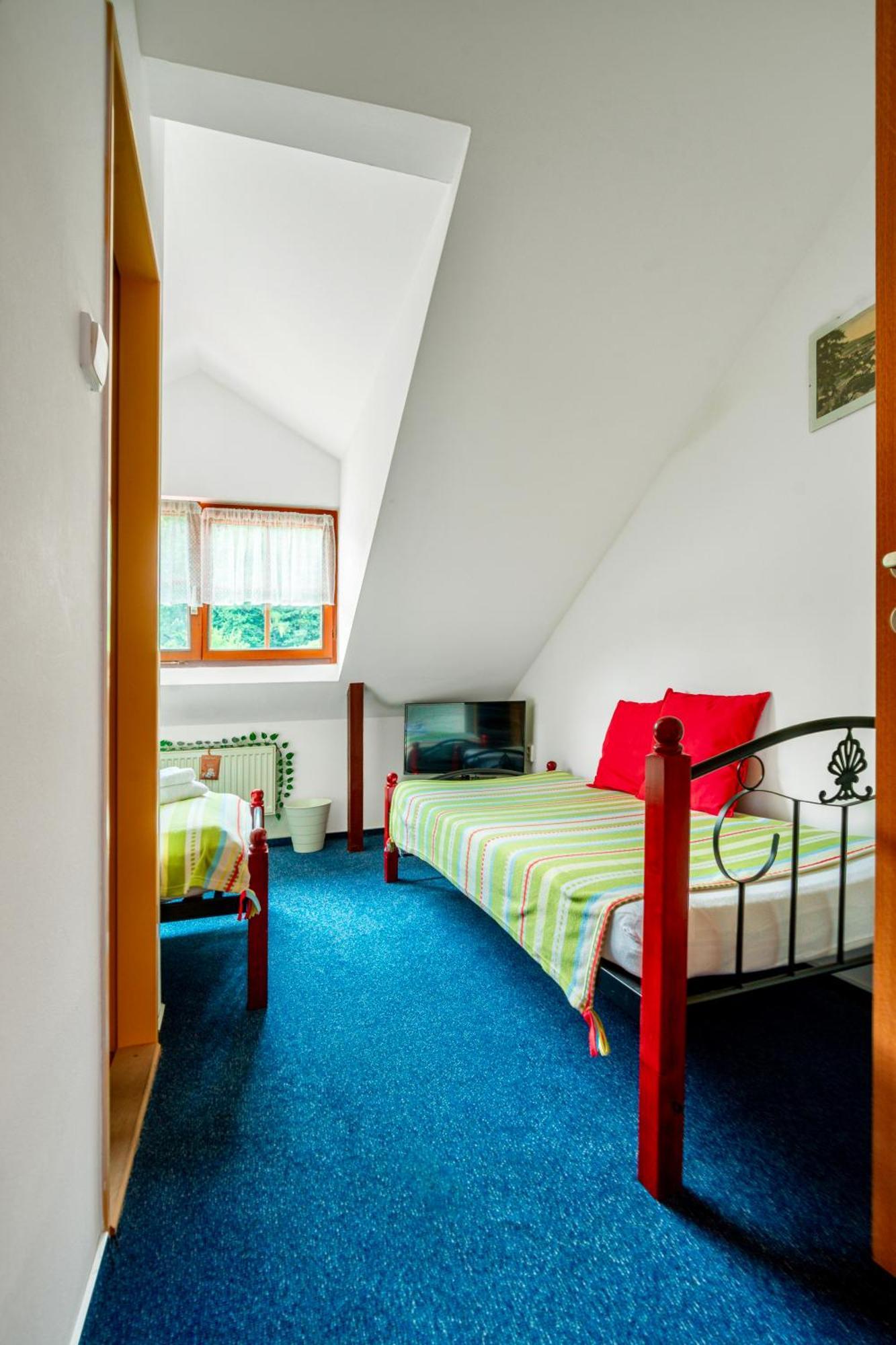 Hotel Ostende Chocerady エクステリア 写真