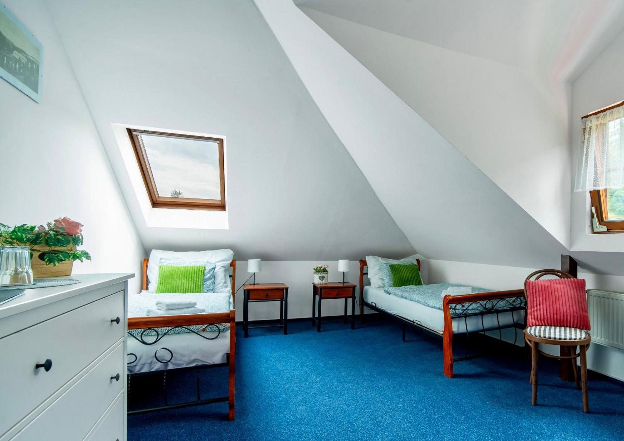 Hotel Ostende Chocerady エクステリア 写真