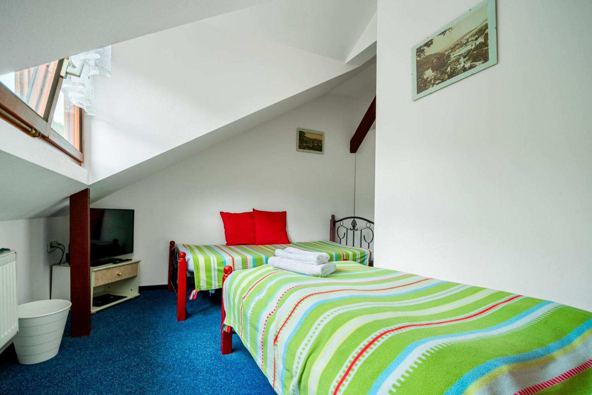Hotel Ostende Chocerady エクステリア 写真