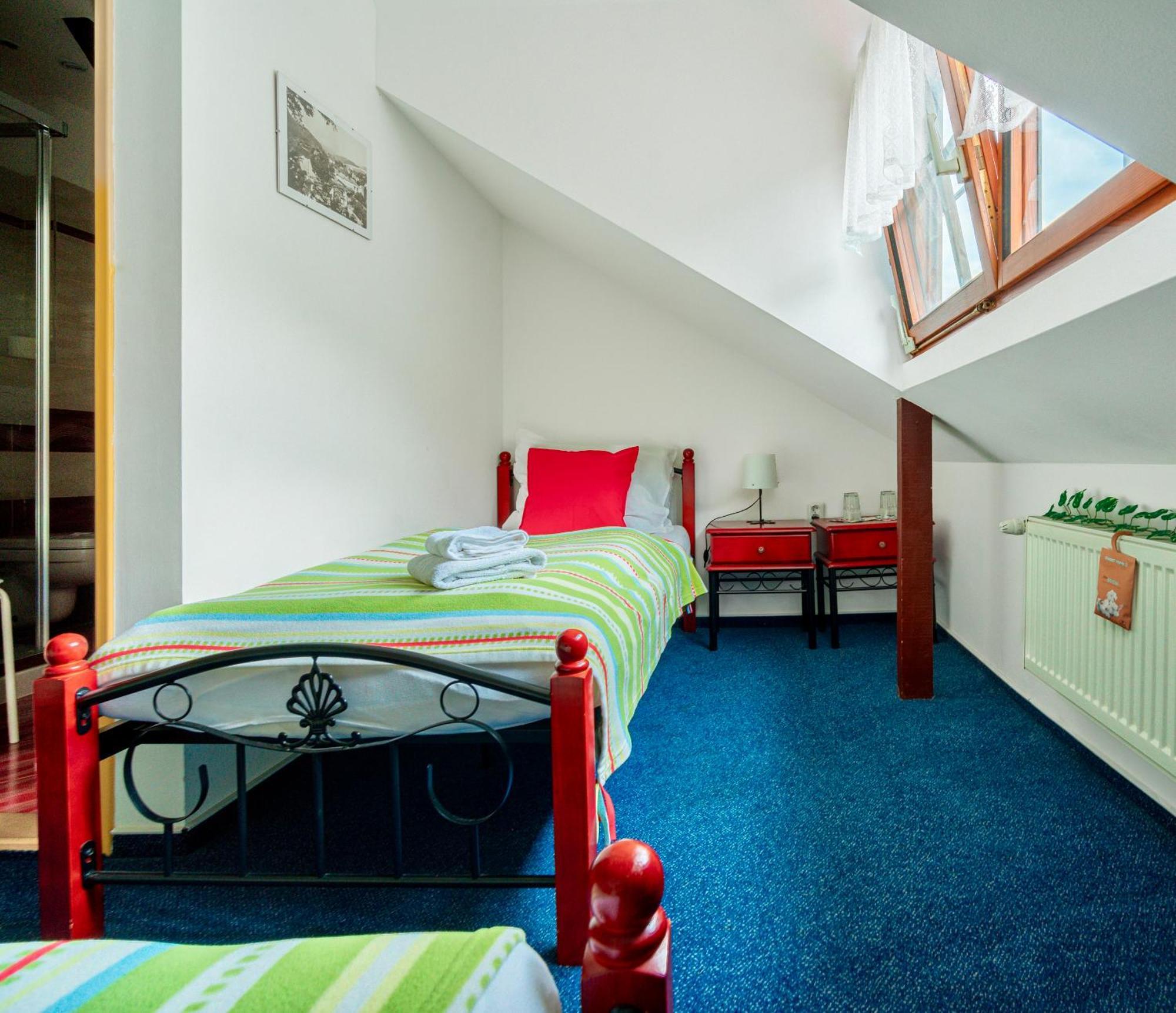 Hotel Ostende Chocerady エクステリア 写真