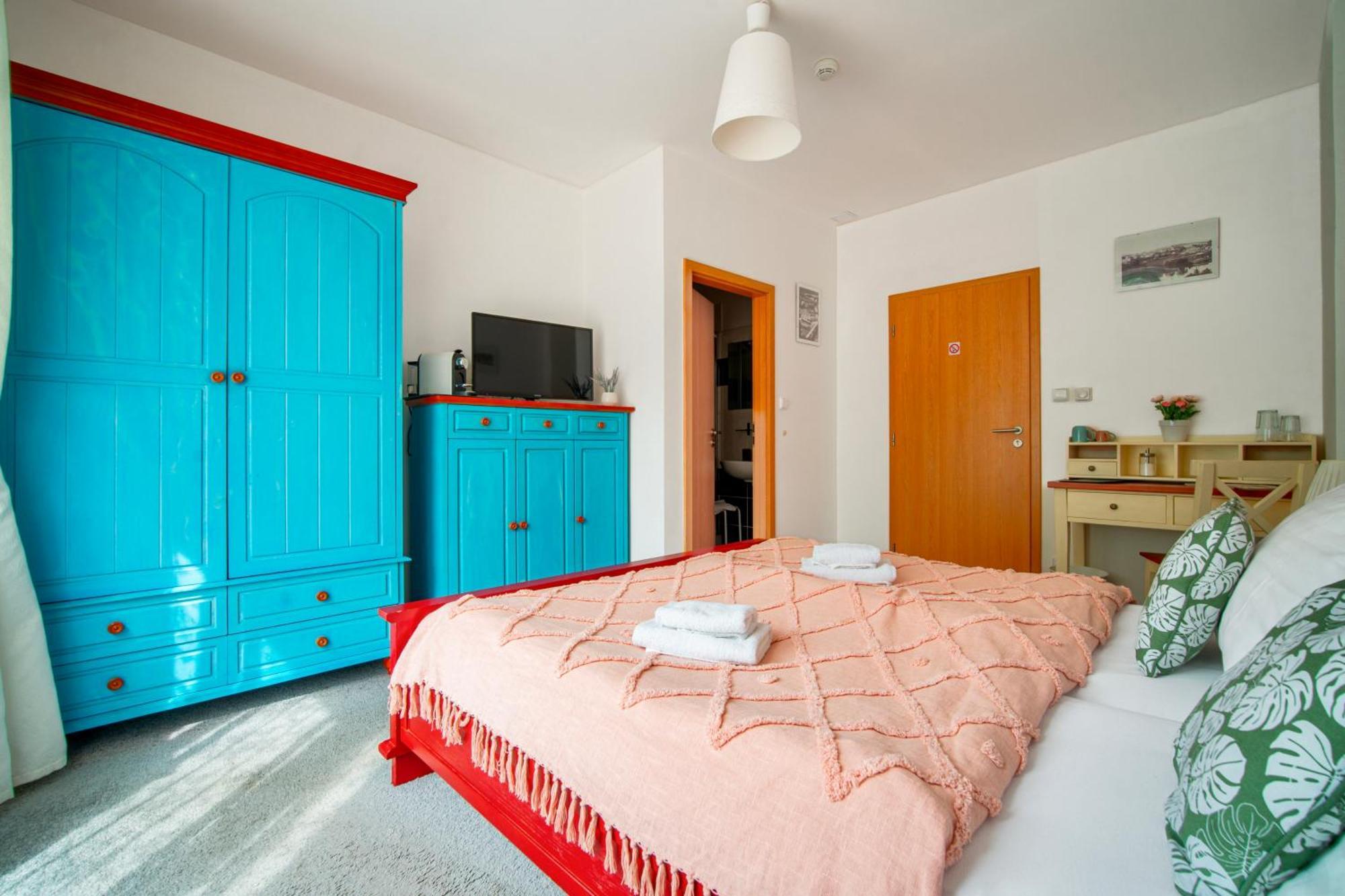 Hotel Ostende Chocerady エクステリア 写真