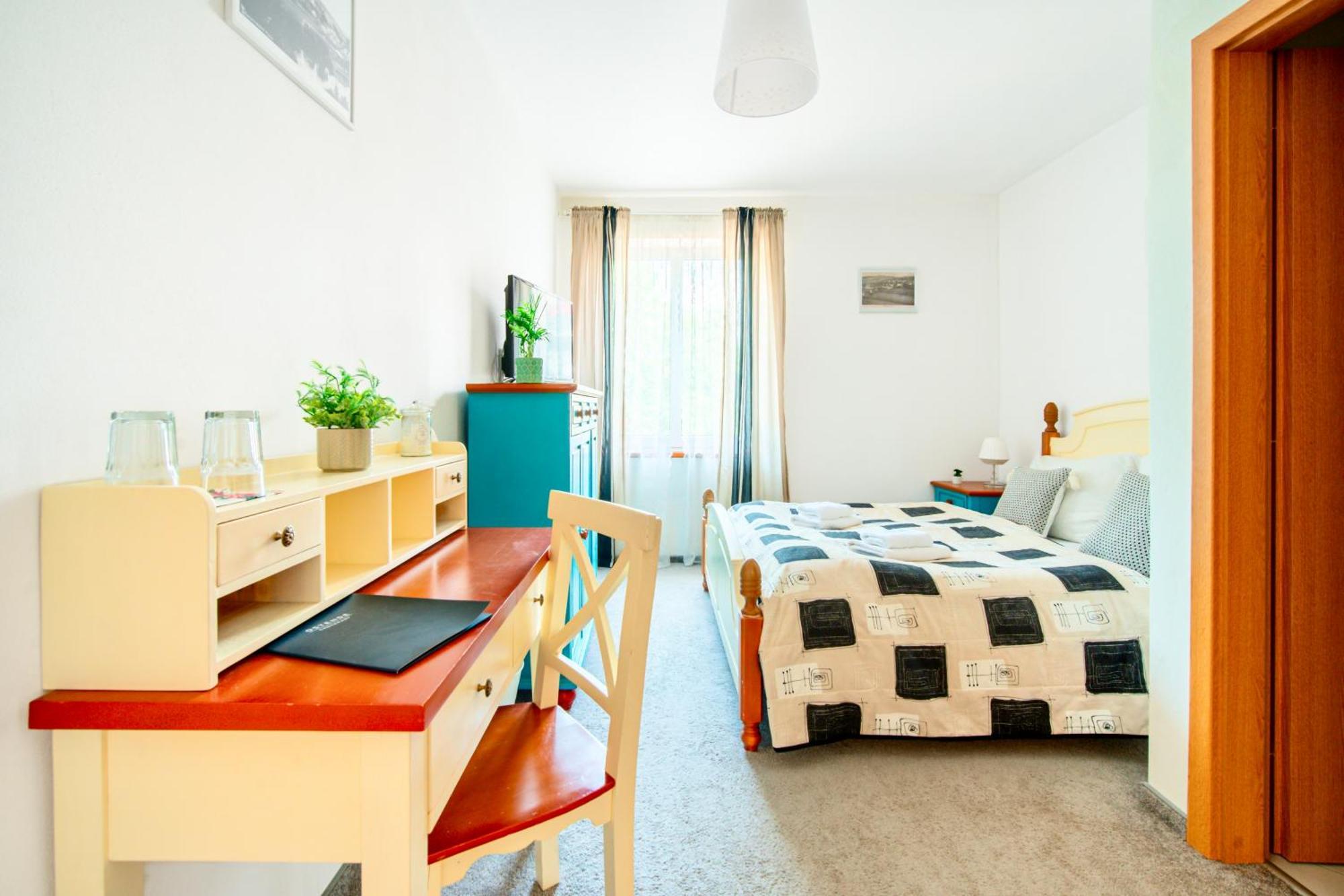 Hotel Ostende Chocerady エクステリア 写真