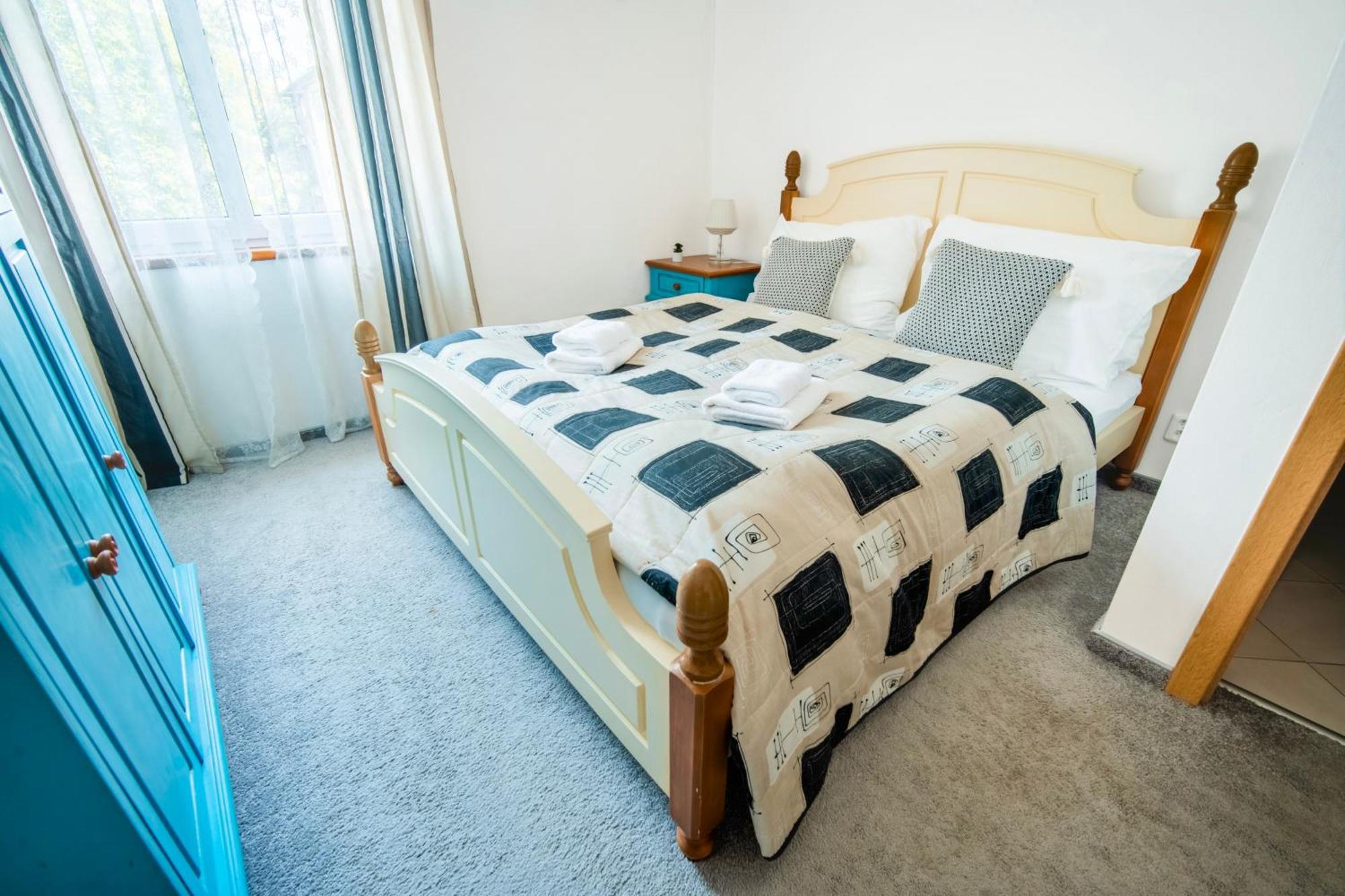 Hotel Ostende Chocerady エクステリア 写真
